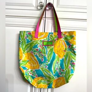 Lilly Pulitzer x Estée Lauder Tote Bag in Classic Pulitzer Colours and Pattern